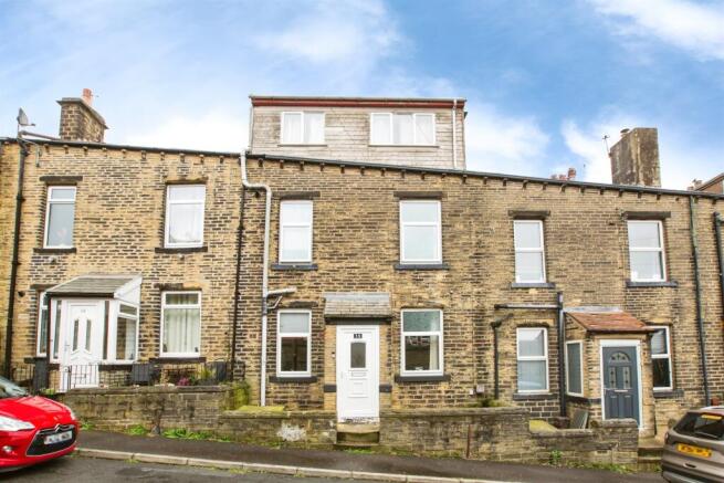 3 bed property, in Newton Street, £125,000