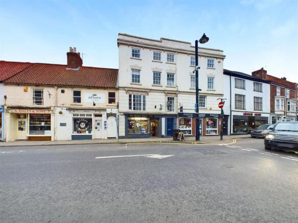 3 bed property, in Eastgate, £345,000