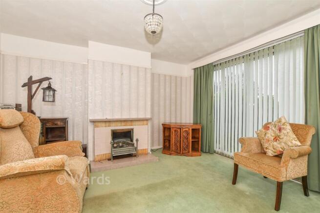 2 bed property, in Sandhurst Road, £170,000