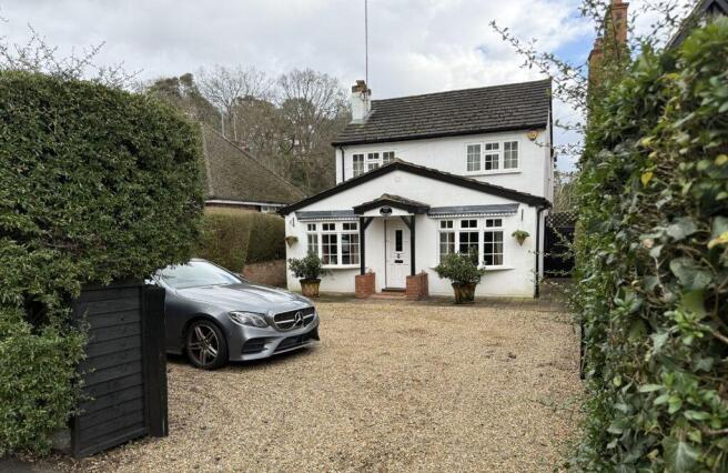 Land, in London Road, £800,000