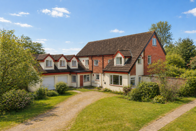 6 bed property, in Church End, £1,000,000
