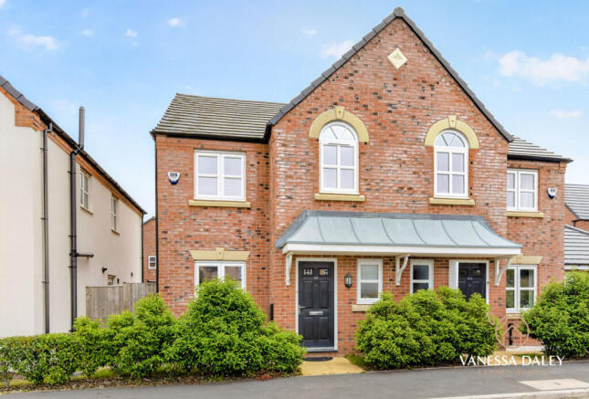 3 bed property, in Lyme Road, £250,000