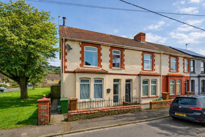 3 bed property, in Pandy Road, £245,000