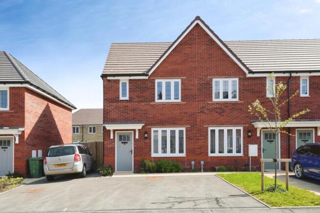 2 bed property, in Green Templeton Gardens, £260,000