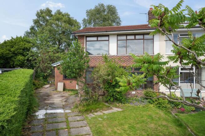 4 bed property, in Briery Avenue, £300,000