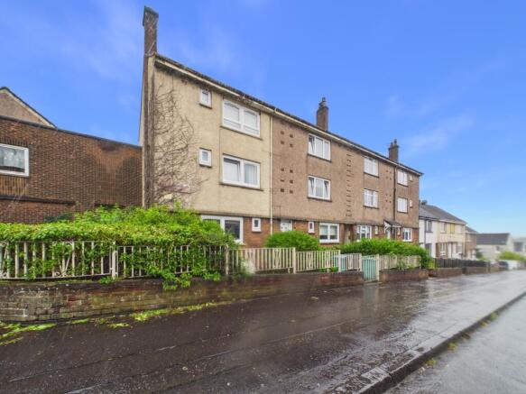 2 bed property, in East Stewart Street, £89,995