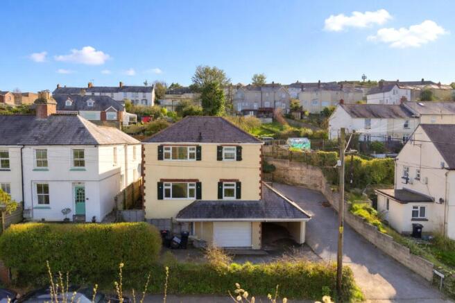 3 bed property, in Tavistock Road, £375,000