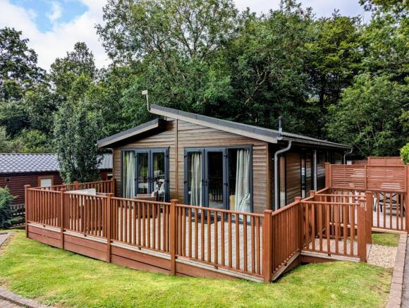 2 bed property, in Finlake Holiday Park, £95,000