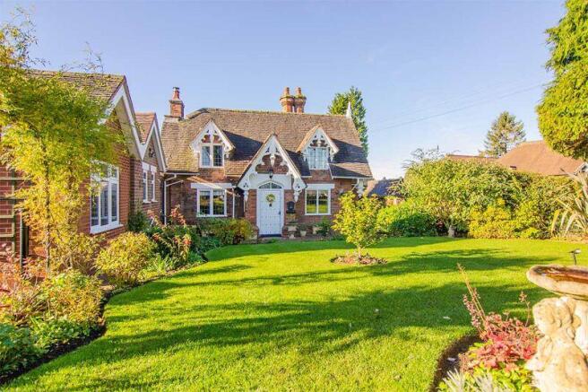 3 bed property, in Upper Way, £470,000