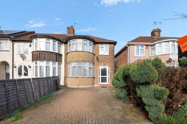 3 bed property, in Reading Road, £500,000