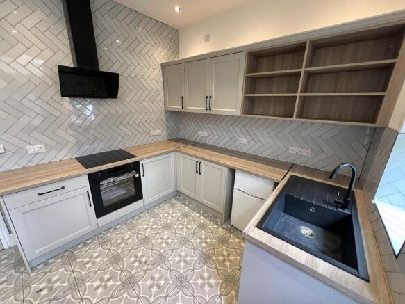 4 bed property, in Industrial Street, £180,000