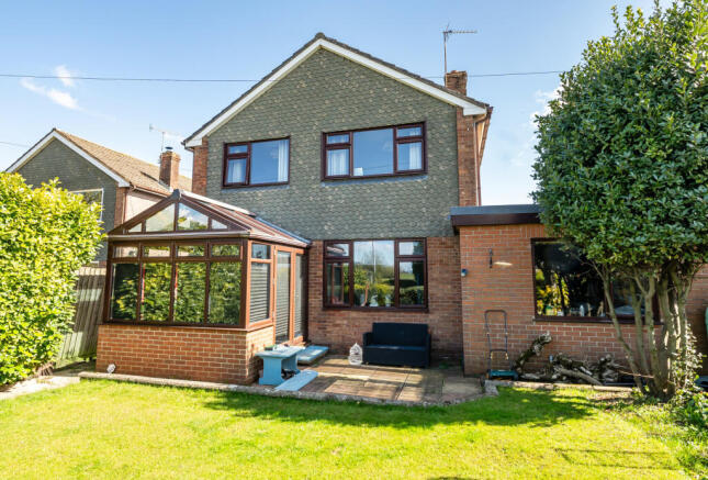 4 bed property, in Stanford Close, £480,000