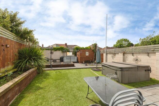 3 bed property, in Wells Road, £440,000