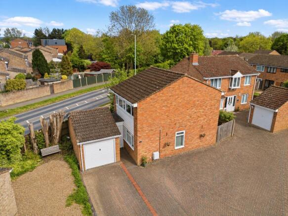 3 bed property, in Sarratt Avenue, £450,000