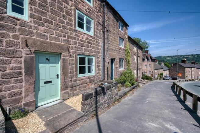 2 bed property, in The Hill, £230,000