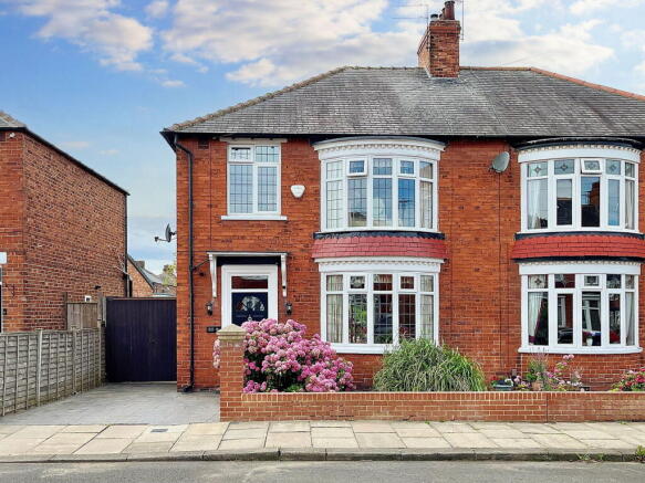 3 bed property, in Thornfield Grove, £240,000