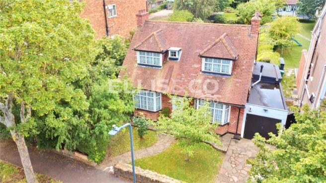4 bed property, in Sylvester Road, £950,000