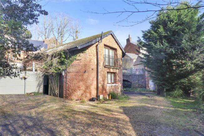 3 bed property, in Jubilee Gardens, £300,000
