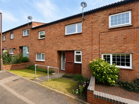 3 bed property, in Shipton Hill, £275,000