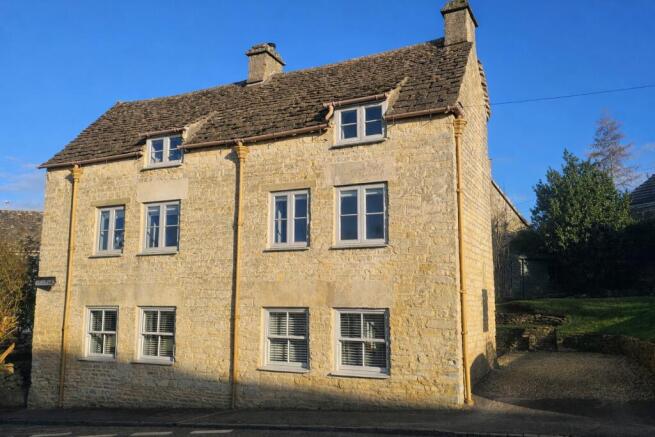 4 bed property, in Tetbury Hill, £599,950