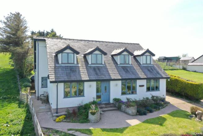 4 bed property, in Cilgwyn Road, £475,000