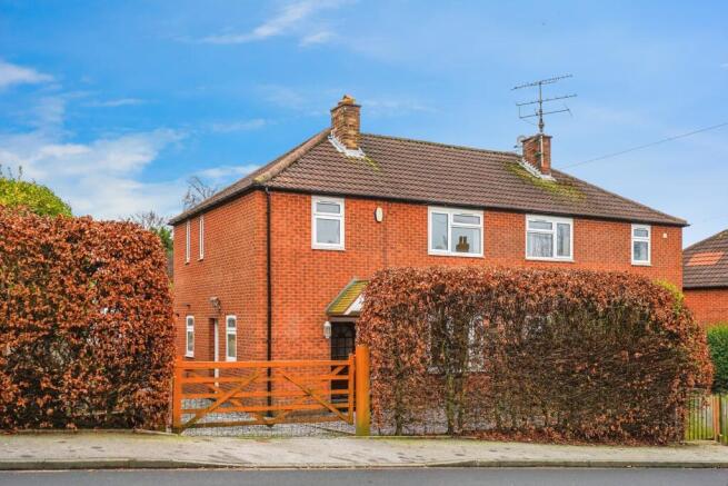 3 bed property, in Woodnook Drive, £280,000