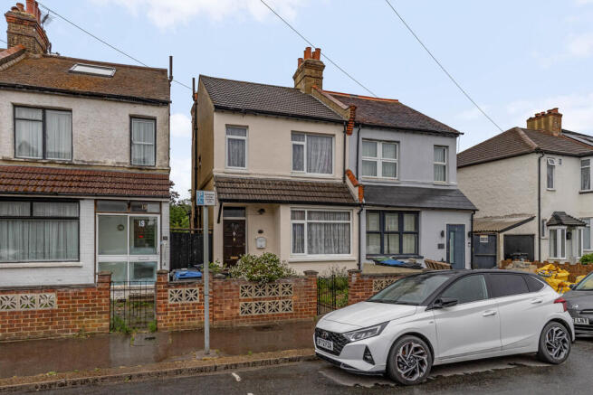 3 bed property, in Ingram Road, £425,000
