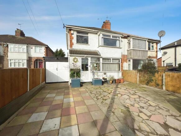 3 bed property, in Leicester Road, £280,000