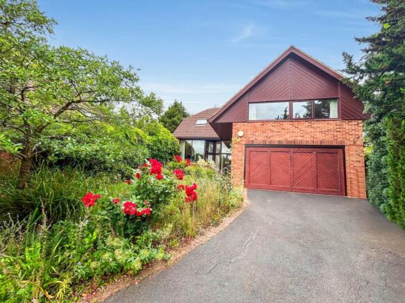5 bed property, in Forge Hill, £600,000