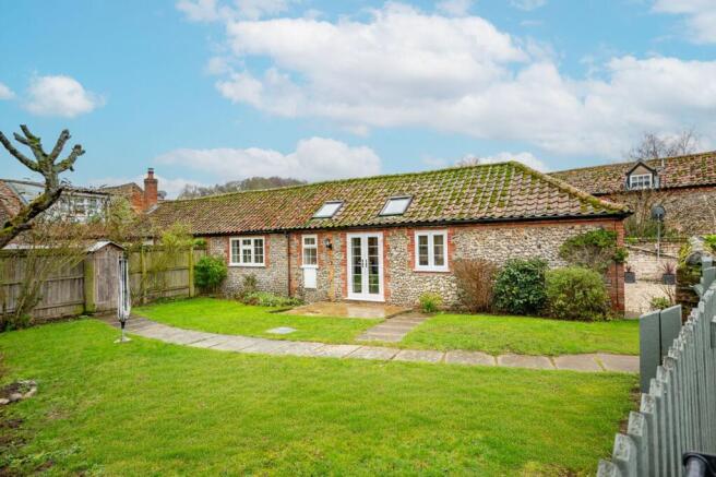 2 bed property, in The Street, £375,000