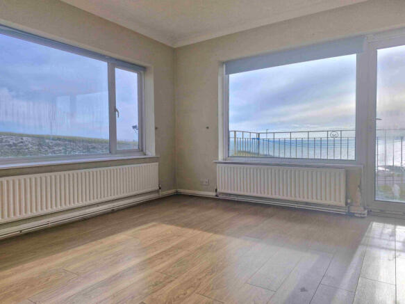 2 bed property, in Reba Court, £199,000