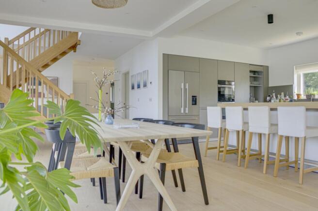 4 bed property, in Waters Edge, £1,250,000