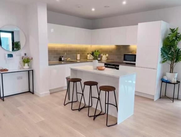 2 bed property, in Pinnacle House, £639,000