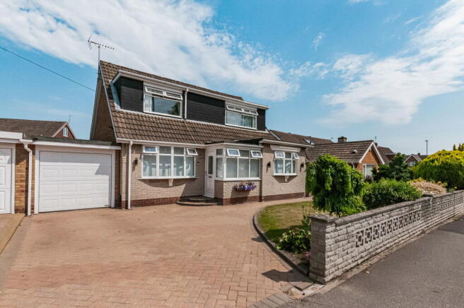 4 bed property, in Green Lane, £375,000