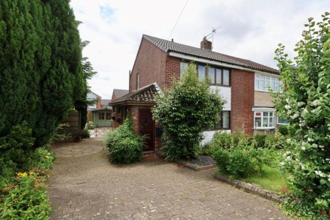 3 bed property, in Langley Drive, £300,000