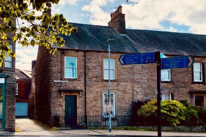 3 bed property, in Sycamore House, £190,000