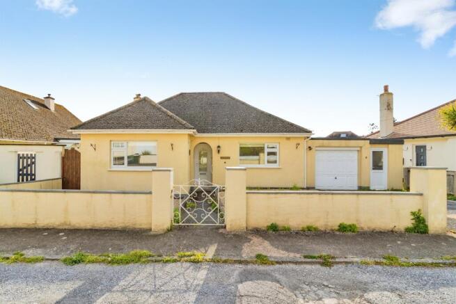 2 bed property, in Fairfield Road, £325,000