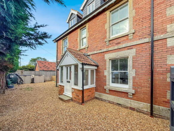 5 bed property, in Westbury Road, £525,000
