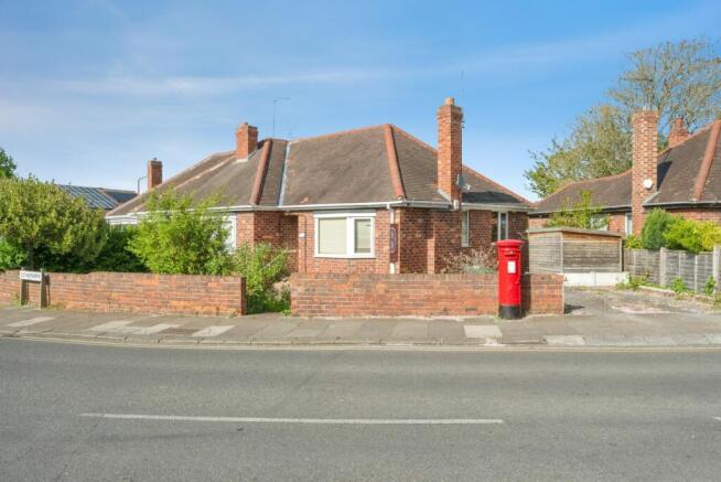 3 bed property, in Old Hexthorpe, £100,000