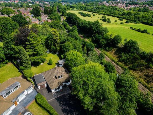 3 bed property, in East View Road, £675,000