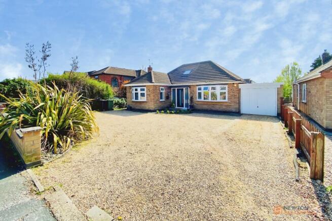 3 bed property, in Church Leys Avenue, £550,000