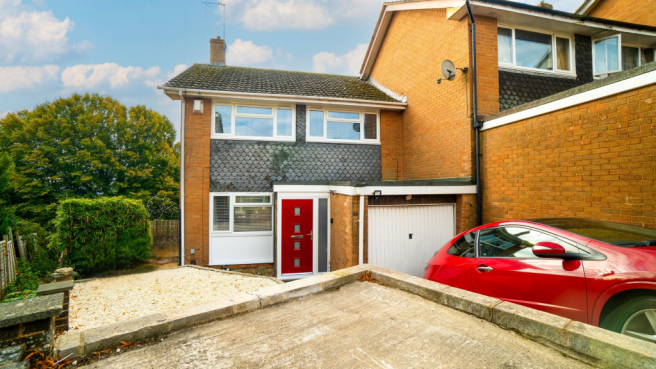 3 bed property, in Wellswood Gardens, £290,000