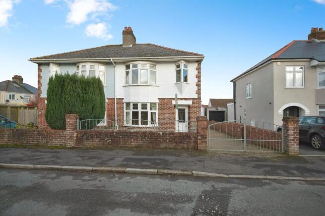 3 bed property, in Priory Gardens, £275,000