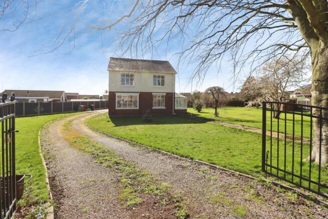 3 bed property, in Creswell Road, £400,000