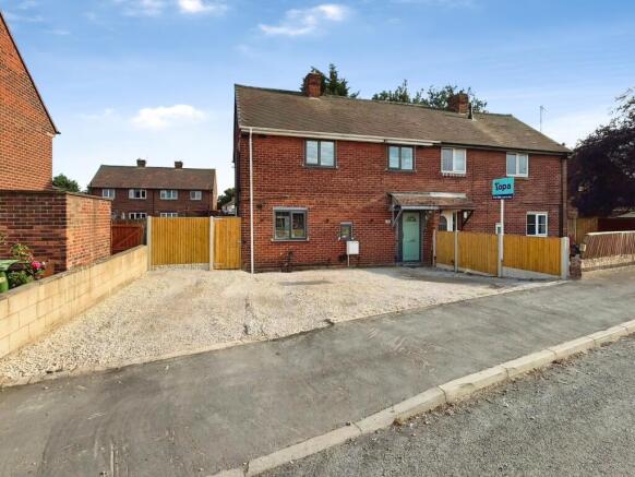 3 bed property, in Broomhill Grove, £190,000