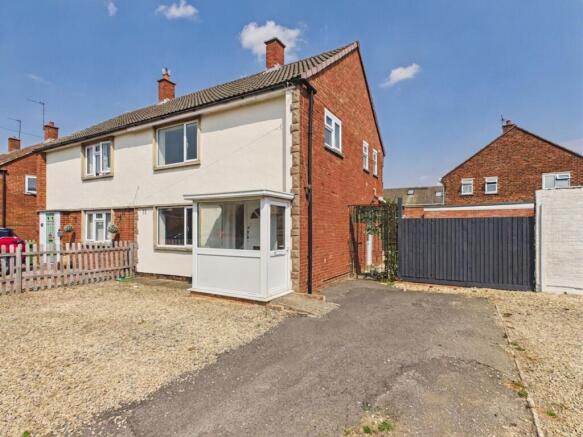 3 bed property, in Laxton Road, £280,000