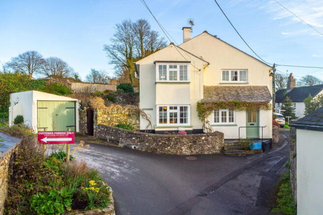 4 bed property, in Westleigh, £450,000