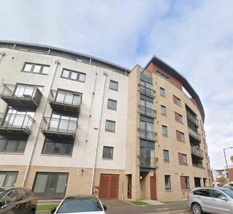 2 bed property, in East Pilton Farm Crescent, £130,000