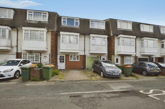 4 bed property, in Croombs Road, £475,000