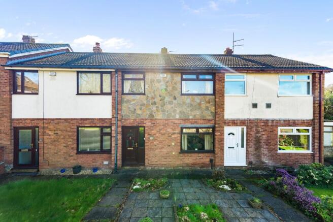 3 bed property, in Roslin Gardens, £180,000